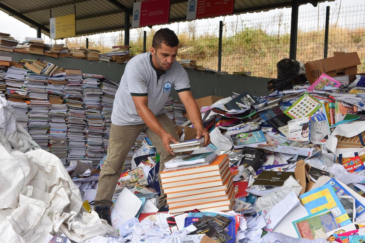 Bursa  Yıldırım Belediyesinden atık kağıt getirenlere kırtasiye desteği
