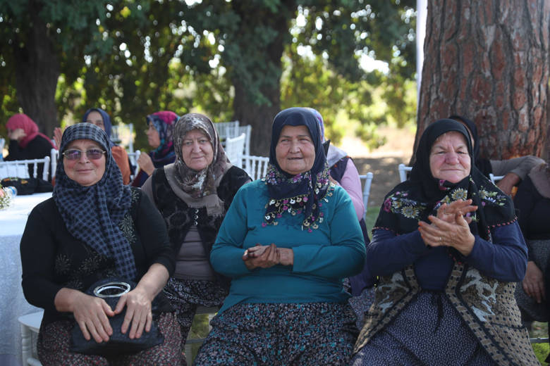 Antalya Büyükşehir Belediyesi Kadın Çiftçileri Buluşturdu