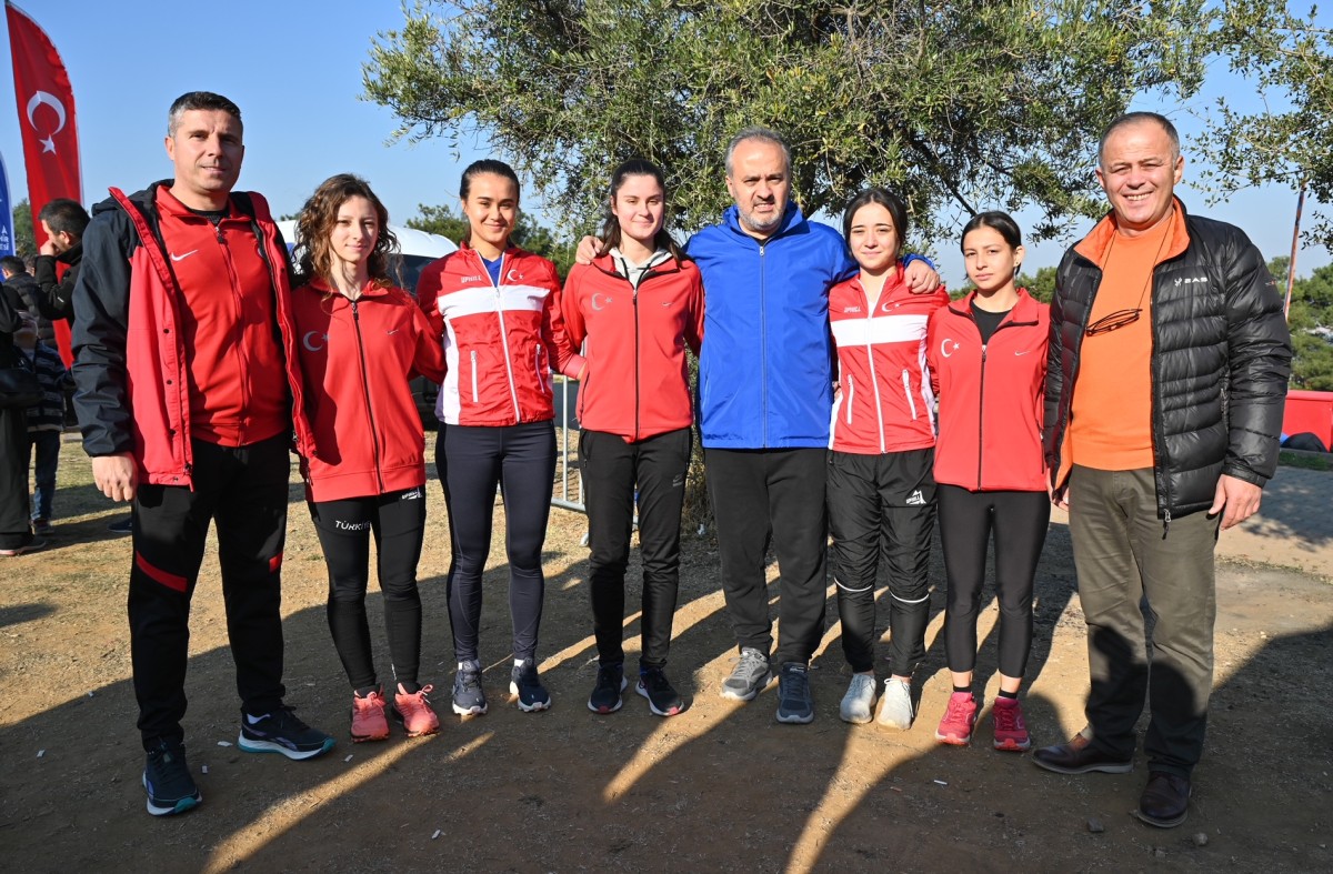 Bursa'da Oryantiring turnuvasında zamana karşı yarış