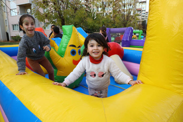 Antalya Döşemealtılı'da çocuklar şenlikte eğlendi