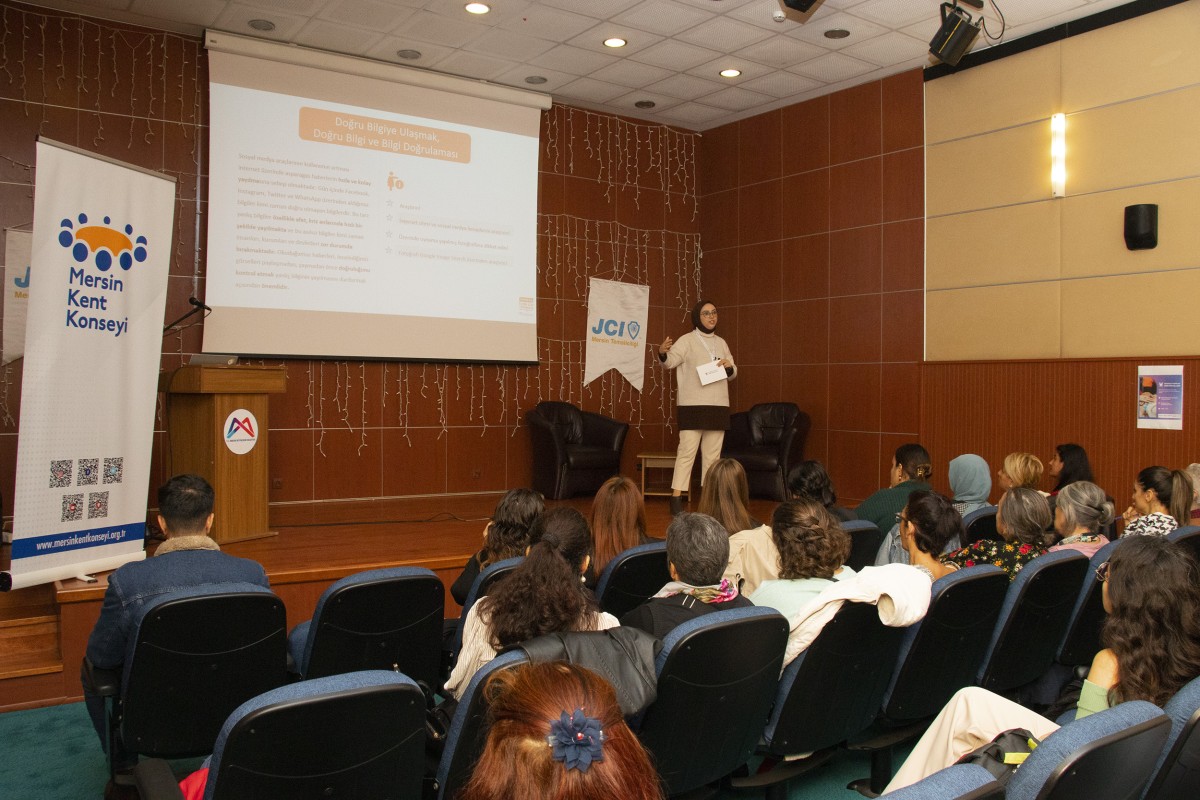Mersin'de Üretici Kadınlara Dijital Pazarlama Eğitimi Verildi