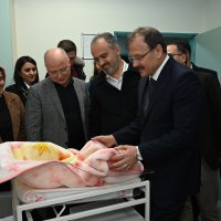Bursa Büyükşehir Belediye Başkanı Aktaş, yeni yıla 2023'ün ilk bebeğiyle girdi
