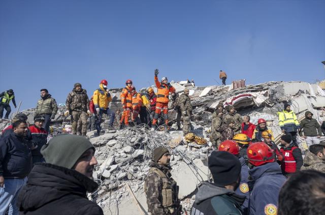  Depremde hayatını kaybedenlerin sayısı 14 bin 14'e yükseldi
