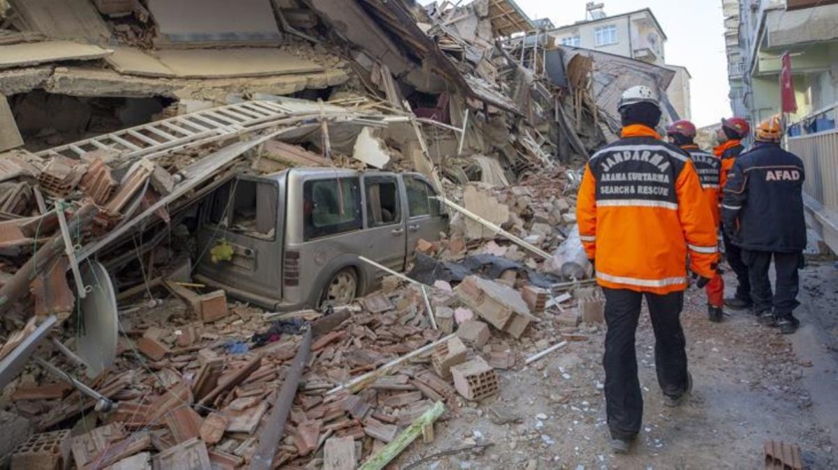 Depremden etkilenen 10 ili kapsayan 3 aylık OHAL kararı Resmi Gazete'de