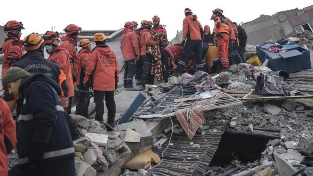  Son Dakika: Depremde hayatını kaybedenlerin sayısı 18 bin 342'ye yükseldi