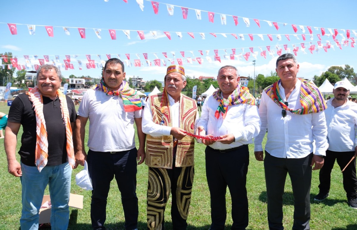 ADANA ER MEYDANINDA ŞAMPİYON MEHMET ÇELEBİ: 22. SALBAŞ KARAKUCAK GÜREŞLERİ NEFES KESTİ