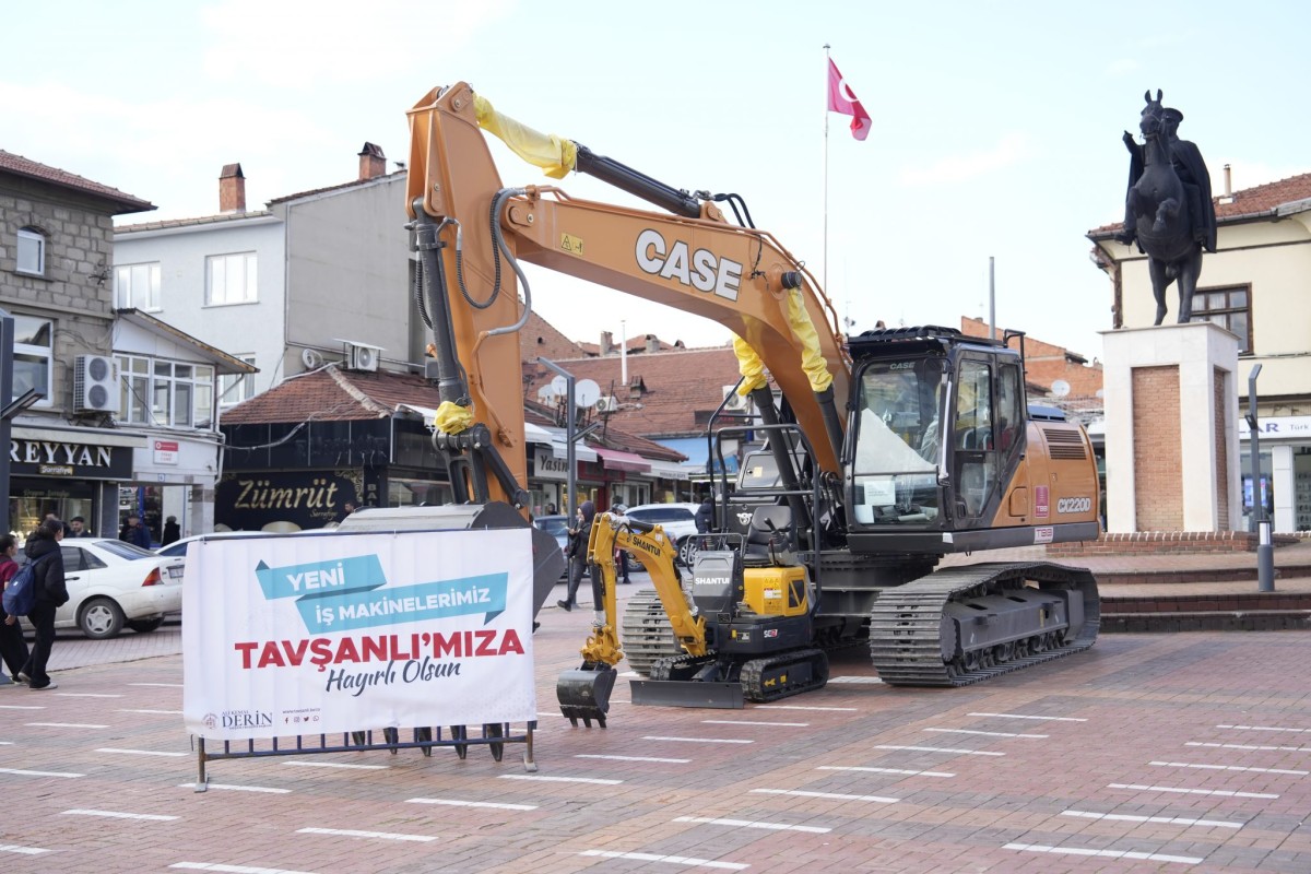 TAVŞANLI'NIN HİZMET FİLOSUNA DEV TAKVİYE: YENİ EKSKAVATÖR GÖREVE BAŞLIYOR
