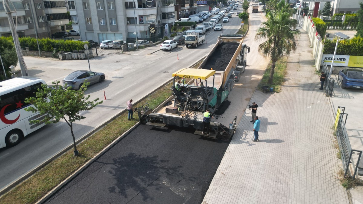 NİLÜFER’DE ULAŞIM KONFORU ARTIYOR: DEMİRCİ YOLU CADDESİ BAŞTAN AŞAĞI YENİLENİYOR