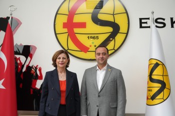 ANADOLU İHTİLALİ'NİN 61. YILI: BAŞKAN ÜNLÜCE'DEN ESKİŞEHİRSPOR'A KRİTİK ZİYARET!