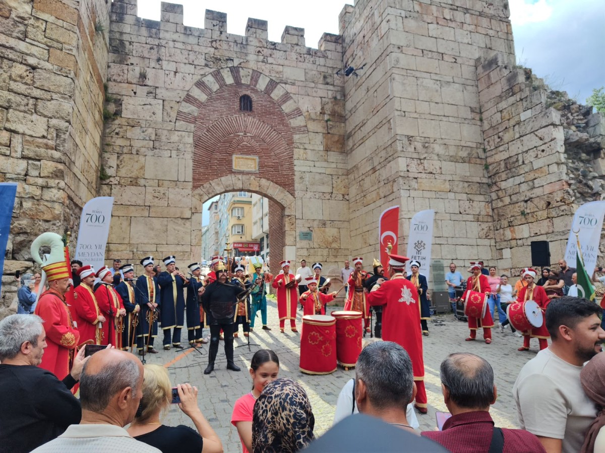 BURSA'DA 700 YILLIK COŞKU: SALTANAT KAPI'DA TARİHİ ANLAR!