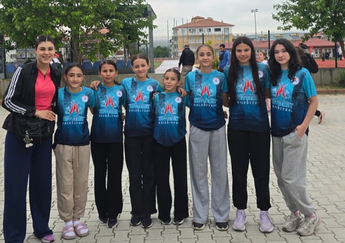 GENÇ ATLETLERDEN BÜYÜK BAŞARI: PİSTTEN MADALYALARLA DÖNDÜLER