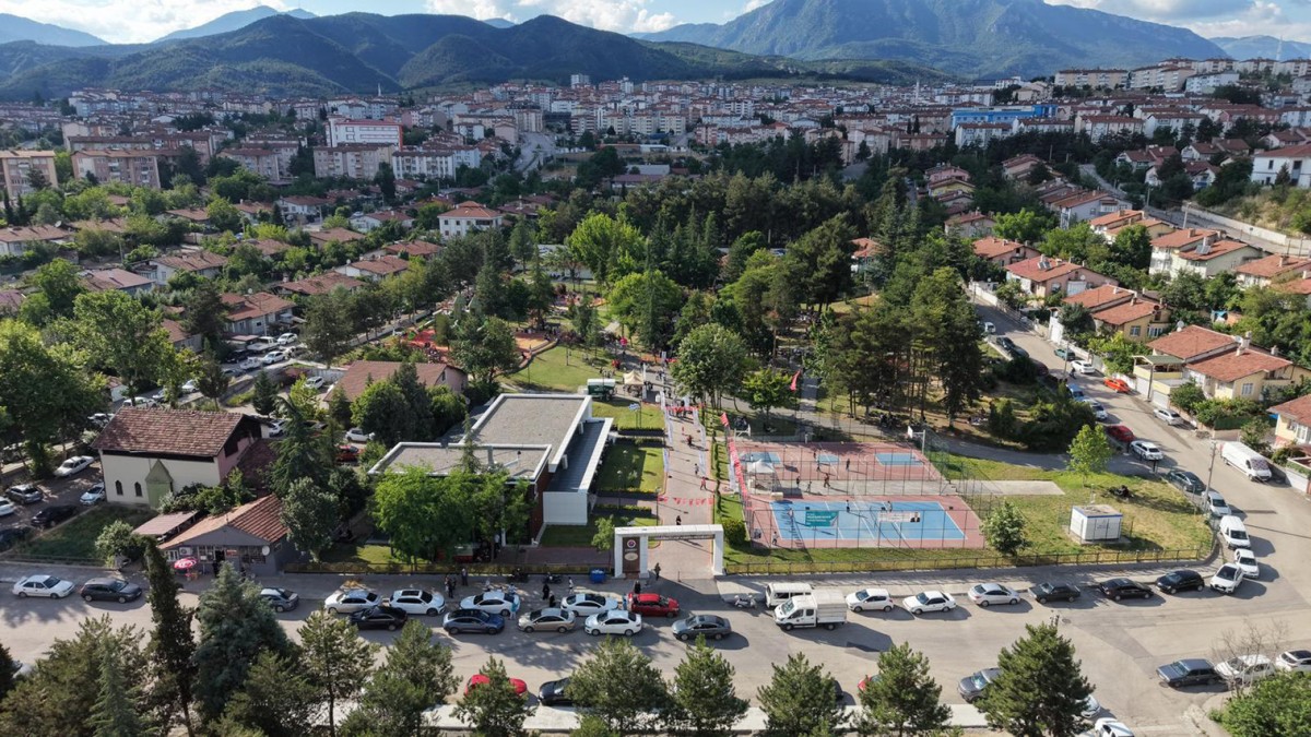 KARABÜK’TE BABALAR GÜNÜ ŞÖLENİ: HAS BAHÇE'DE DUYGUSAL VE COŞKULU ANLAR