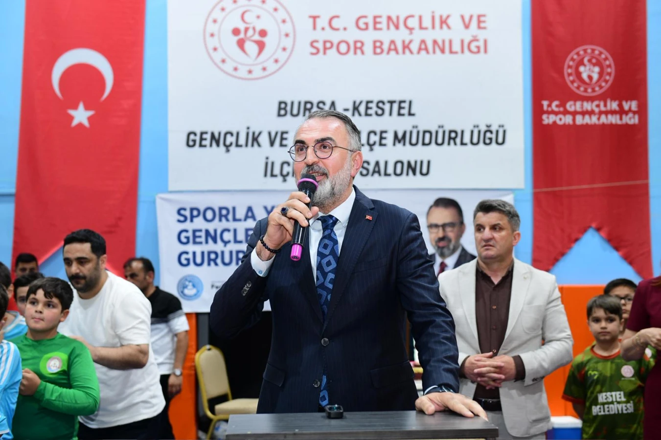 KESTEL'DE OKUL SPORLARI ÖDÜL TÖRENİ VE FORMA DAĞITIMI COŞKUSU