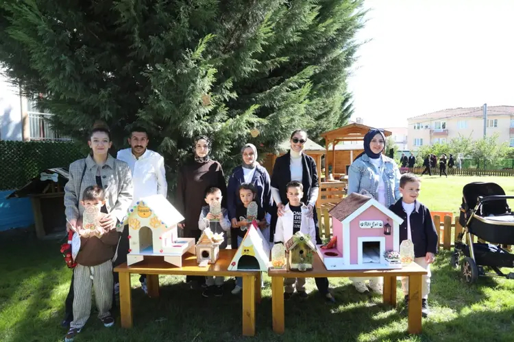 İnegöl’de çocuklardan sokak hayvanlarına 190 yuva
