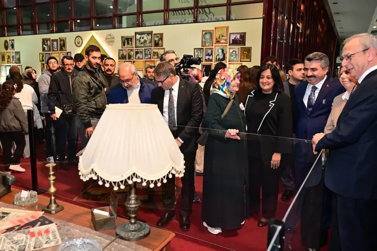 Üstadın sergisi Yıldırım'da açıldı