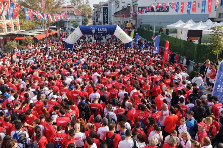 Binlerce Bursalı, Cumhuriyet için koştu