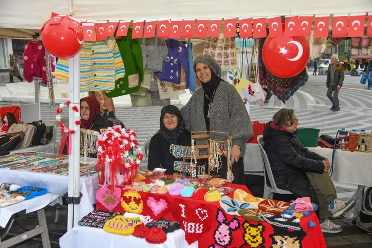 Osmangazi'de kadın girişimciler Cumhuriyet Sokağı’na renk kattı