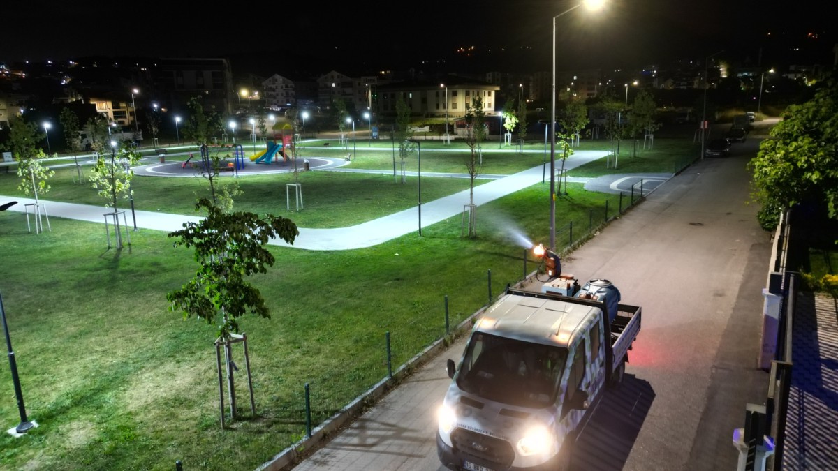 BURSA'DA SİNEKLERE GEÇİT YOK: BÜYÜKŞEHİR 17 İLÇEDE DEV ORDUDAN DRONE DESTEKLİ İLAÇLAMA BAŞLATTI