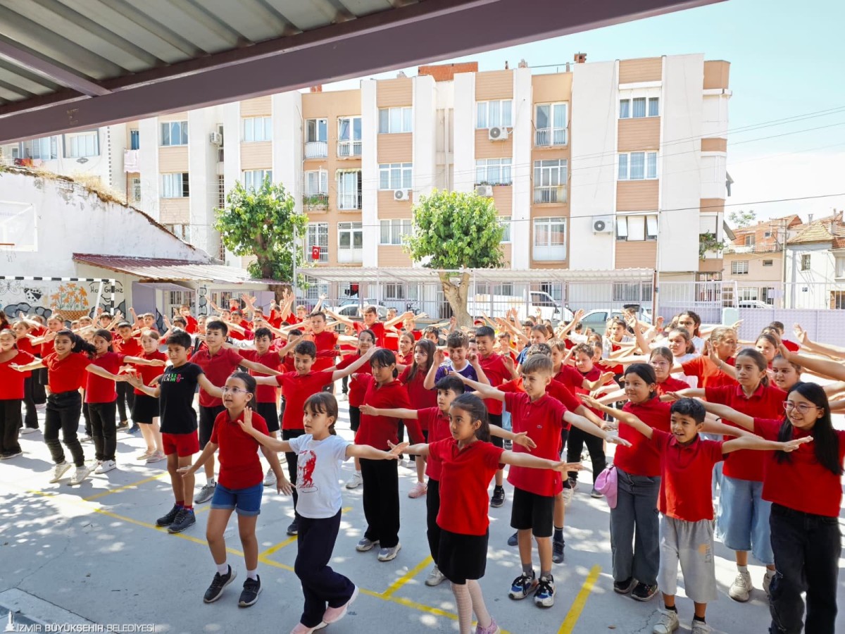 İZMİR'DE ÖĞRENCİLERE HAREKETLİ GELECEK: OKULLARDA