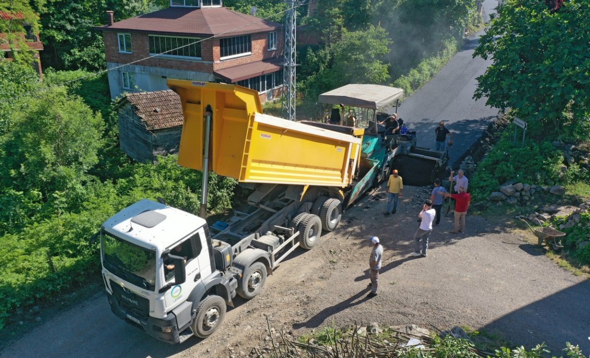 ORDU’DA ULAŞIM HIZ KESMİYOR: ÇATALPINAR KAYATEPE MAHALLESİ SICAK ASFALT KONFORUNA KAVUŞTU