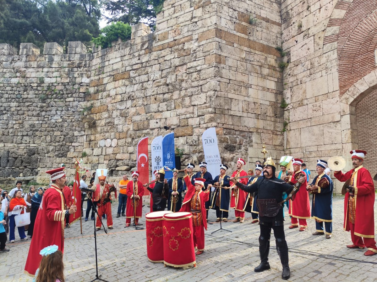 BURSA'DA 700 YILLIK COŞKU: SALTANAT KAPI'DA TARİHİ ANLAR!