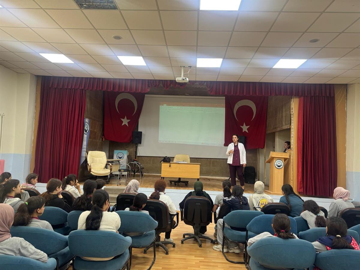 MARDİN'DE KIZ ÖĞRENCİLERE BÜYÜK DESTEK: 8 BİN ÖĞRENCİYE ULAŞILDI!