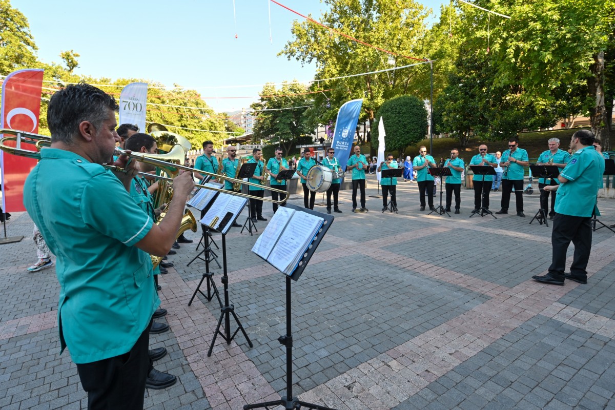 BURSA'DA FETİH COŞKUSU BELEDİYE BANDOSUNUN NOTALARIYLA YANKILANIYOR