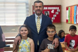 MİNİK BAŞKANDAN DEV SEÇİM VAADİ: BAŞKAN ÖZKAN ÇETİNKAYA OKULA GELDİ